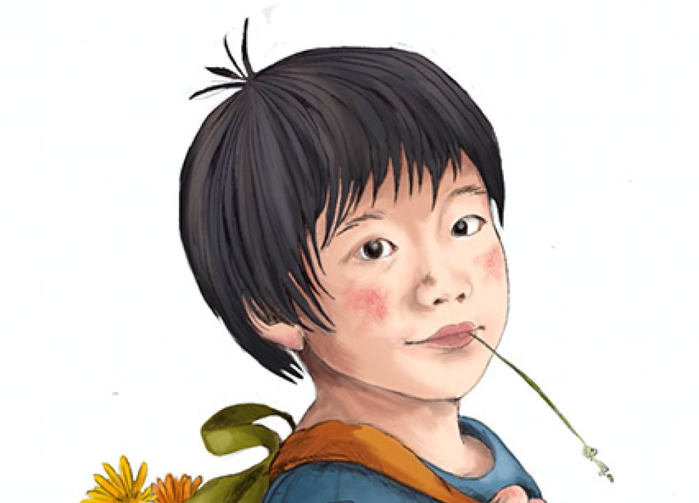 Ein Junge mit Grashalm im Mund und Rucksack voller Ringelblumen