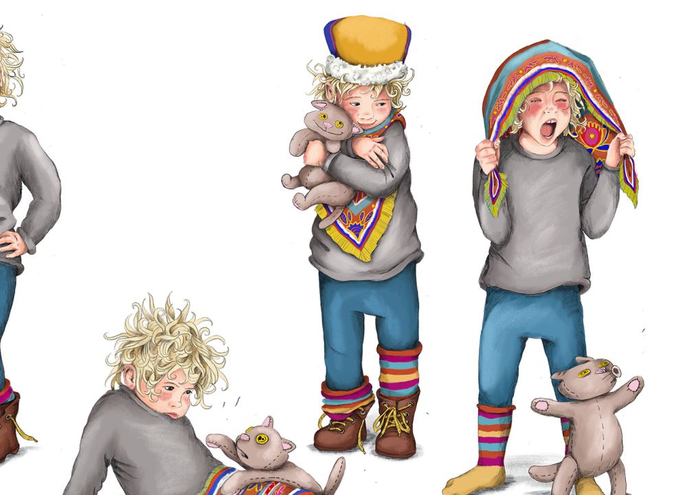 Ein Kind in verschiedenen Gemütslagen zusammen mit einer Stofftierkatze und einem folkloristischen Tuch