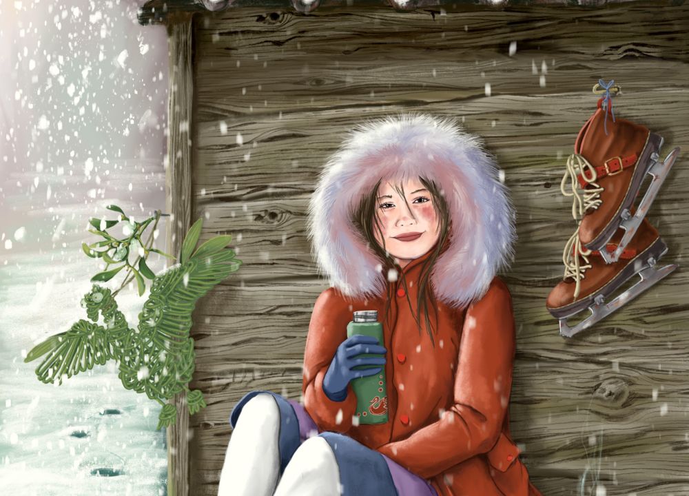 Eine Frau sitzt mit einer Thermoskanne vor einer Blockhütte, vor ihr liegt ein Hund, an der Wand hängen Schlittschuhe