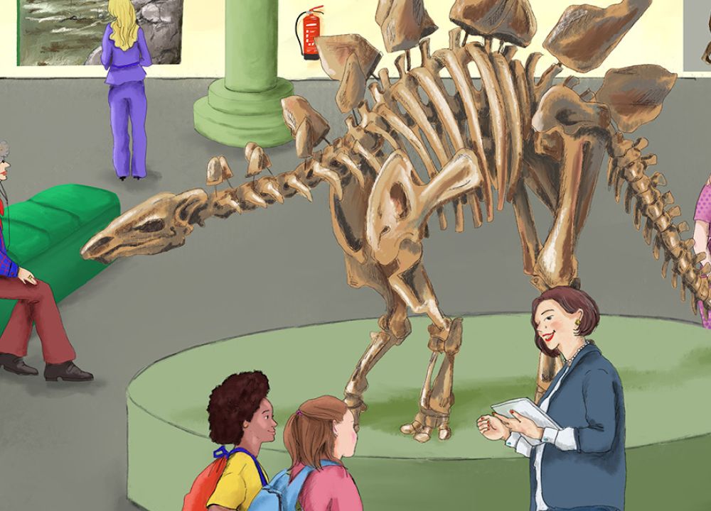 Viele Menschen sind im Naturkundemuseum mit Säbelzahntiger und Dinosaurier